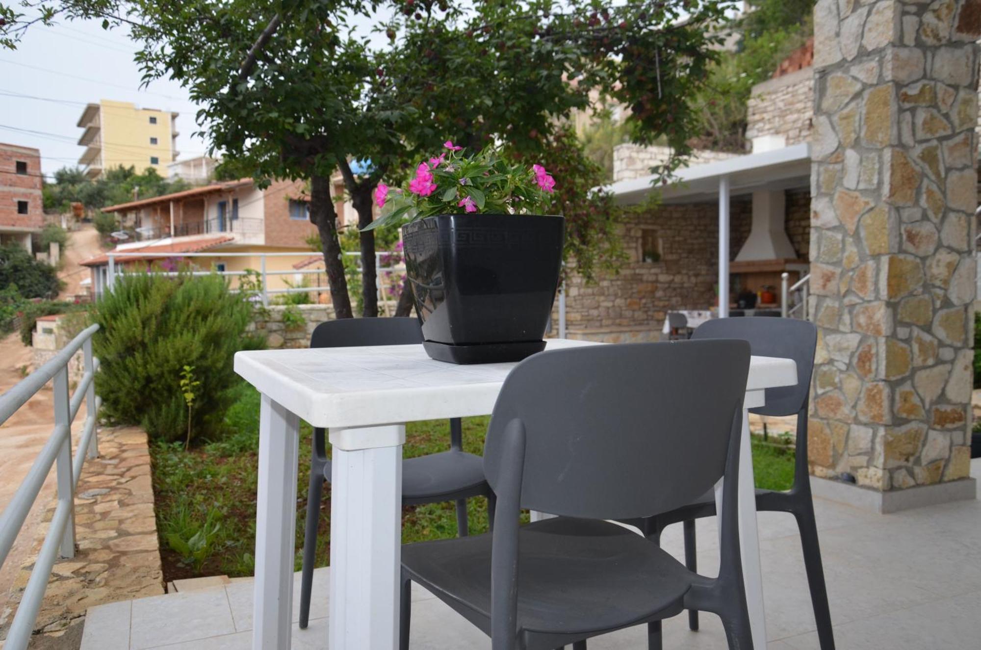 Harmonia Guest House 2 Himarë Exterior foto